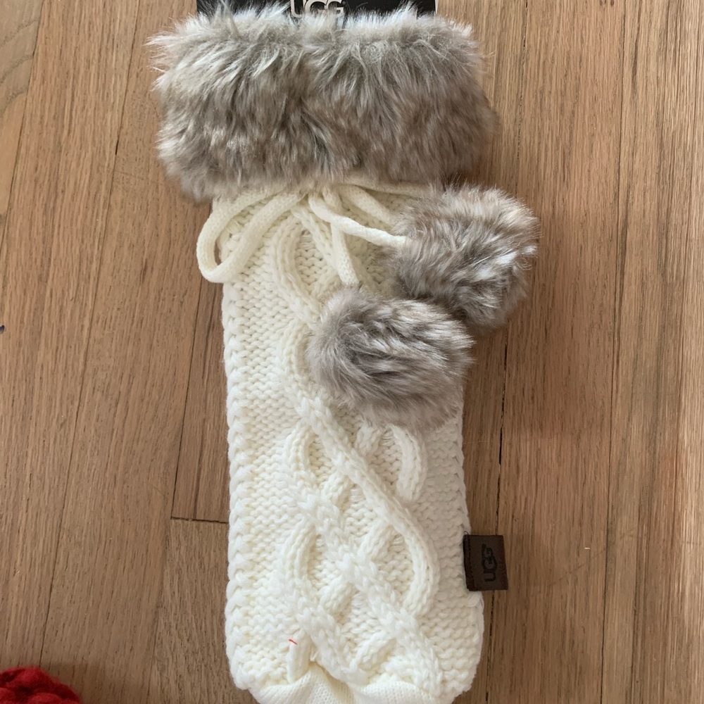 Ugg Christmas white cable knit wine holder